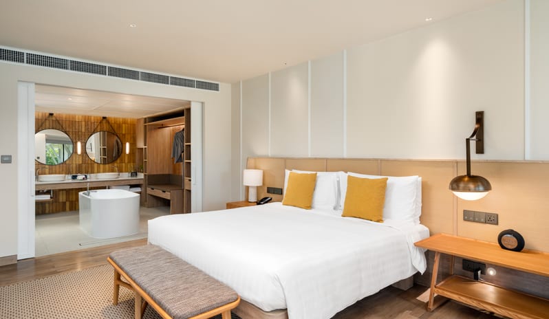 SAii Laguna Phuket Lagoon View Suite Bed and Bath